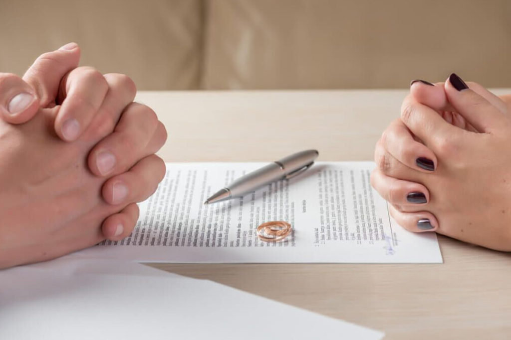 Divorce paperwork header image